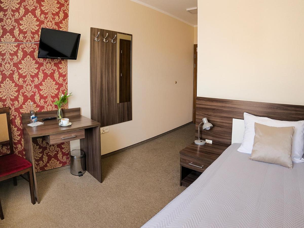Hotel Dabrowski Освиенцим Екстериор снимка