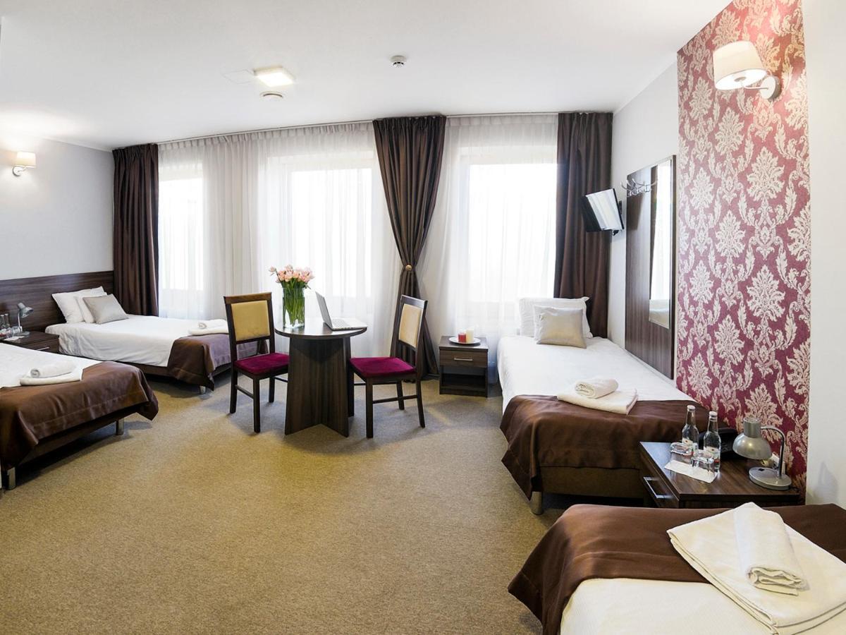 Hotel Dabrowski Освиенцим Екстериор снимка