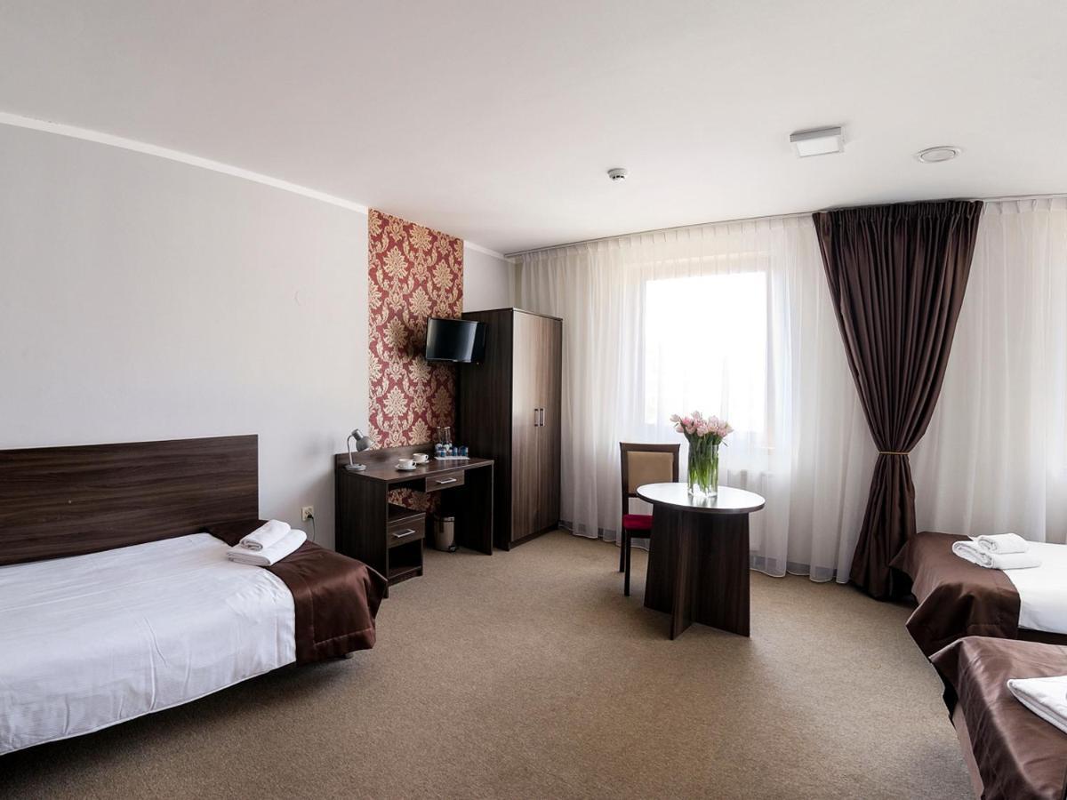 Hotel Dabrowski Освиенцим Екстериор снимка